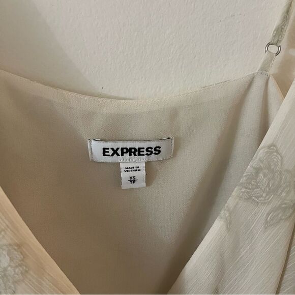 Express Floral Ruffle Wrap Tank Chiffon Floral Print XS NWOT - Picture 3 of 11